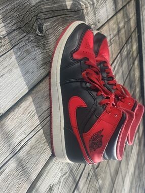 Air Jordan 1 Style MID-Top Sneakers in Black & Red